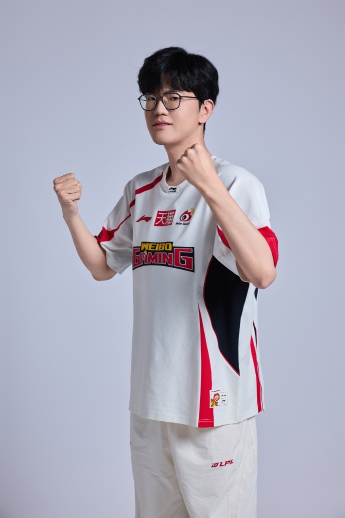 WBG分享26夹人定妆照：论微博哥拍照POSE的一百种手势